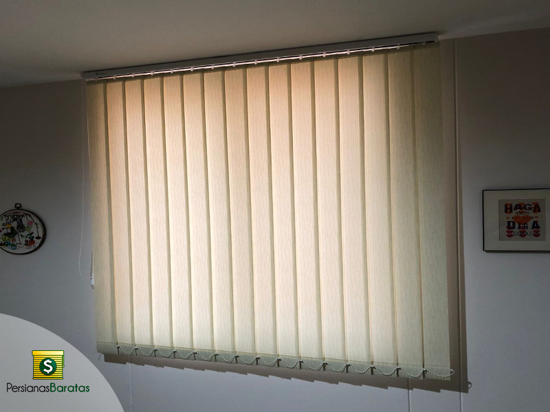 Vertical Poli&eacute;ster