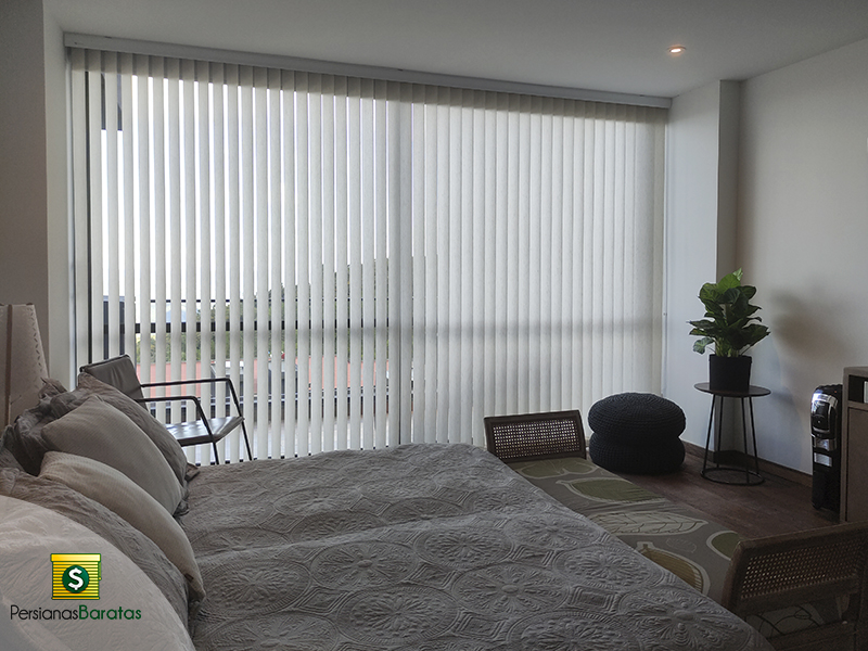 Vertical Poli&eacute;ster